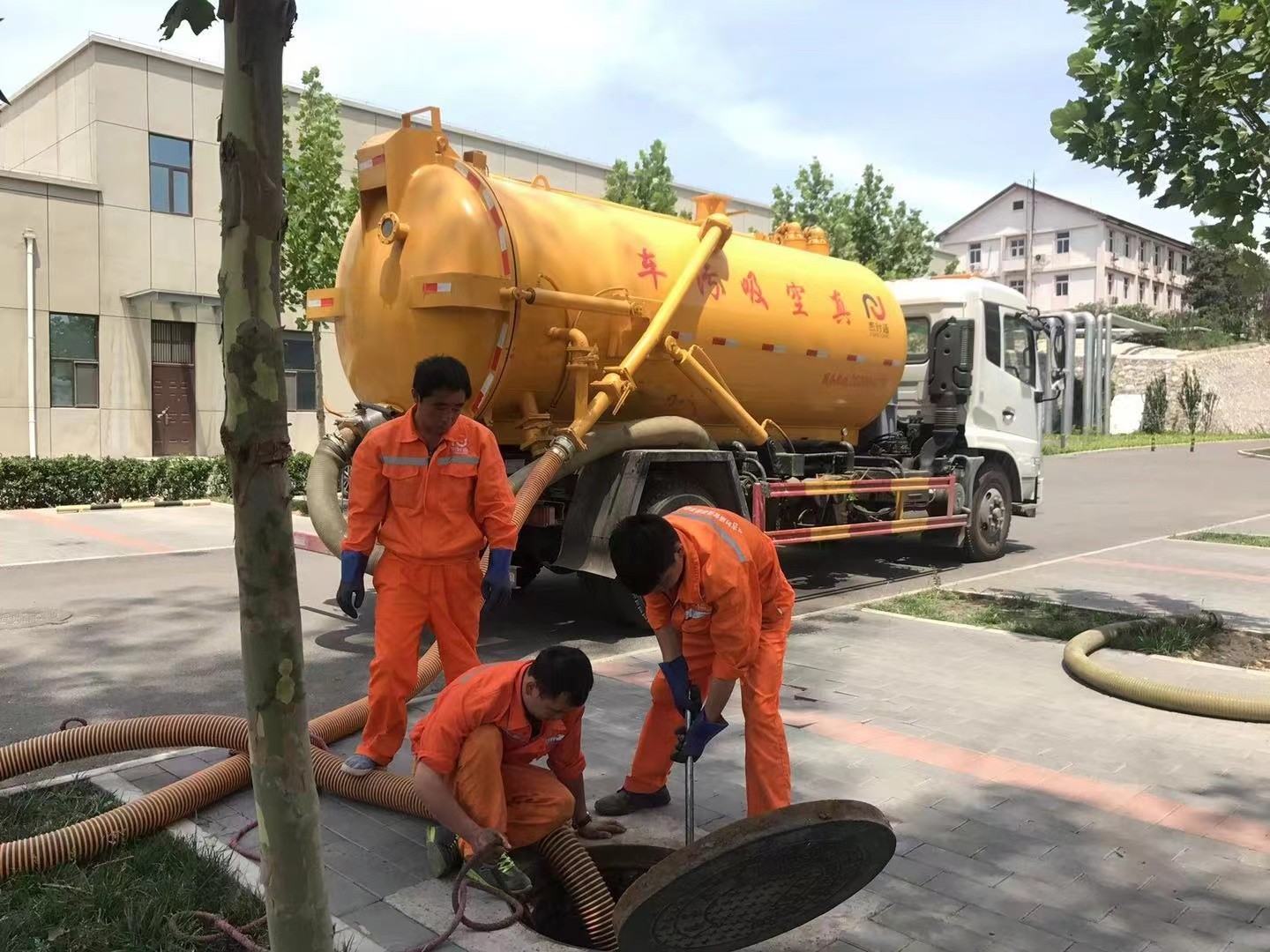 南宁化粪池清理与5-8吨吸粪车施工效率分析